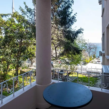Waterfront With A Stunning View Isztambul