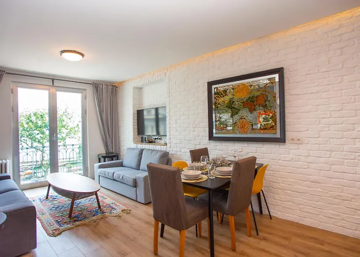 Waterfront With A Stunning View *