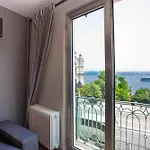 Daire Waterfront With A Stunning View