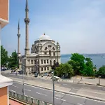 Waterfront With A Stunning View Daire *