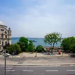 Daire Waterfront With A Stunning View