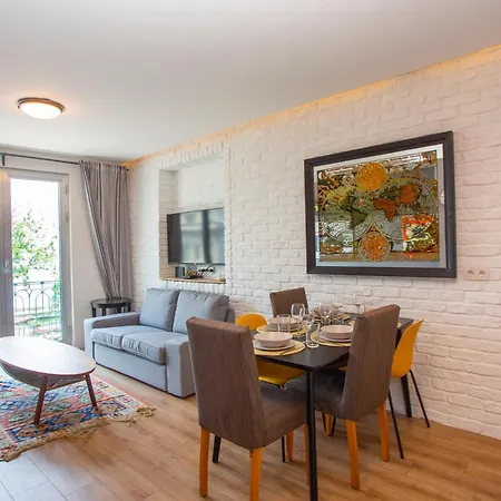 Waterfront With A Stunning View *