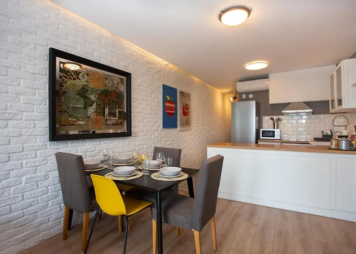 Waterfront With A Stunning View *