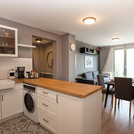 Waterfront With A Stunning View Appartement *