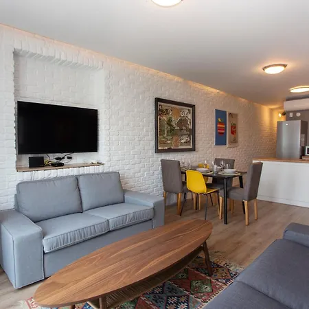 Waterfront With A Stunning View Istanboel